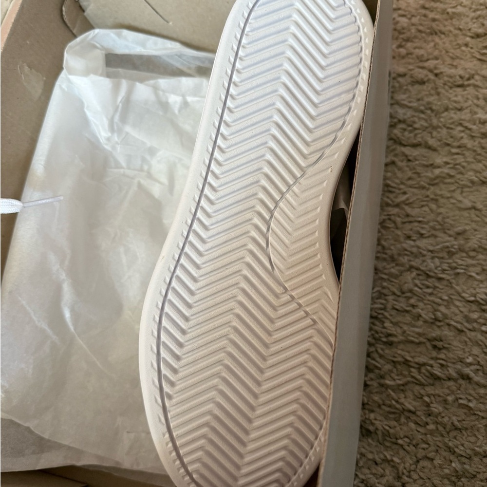 Brand New white Adidas women’s 8.5 Tennis Sneakers - Picture 2 of 6